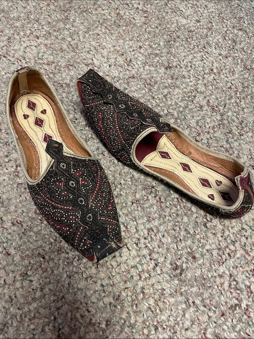 Vintage leather Embroidered Indian traditional Flat shoes with upturned toe